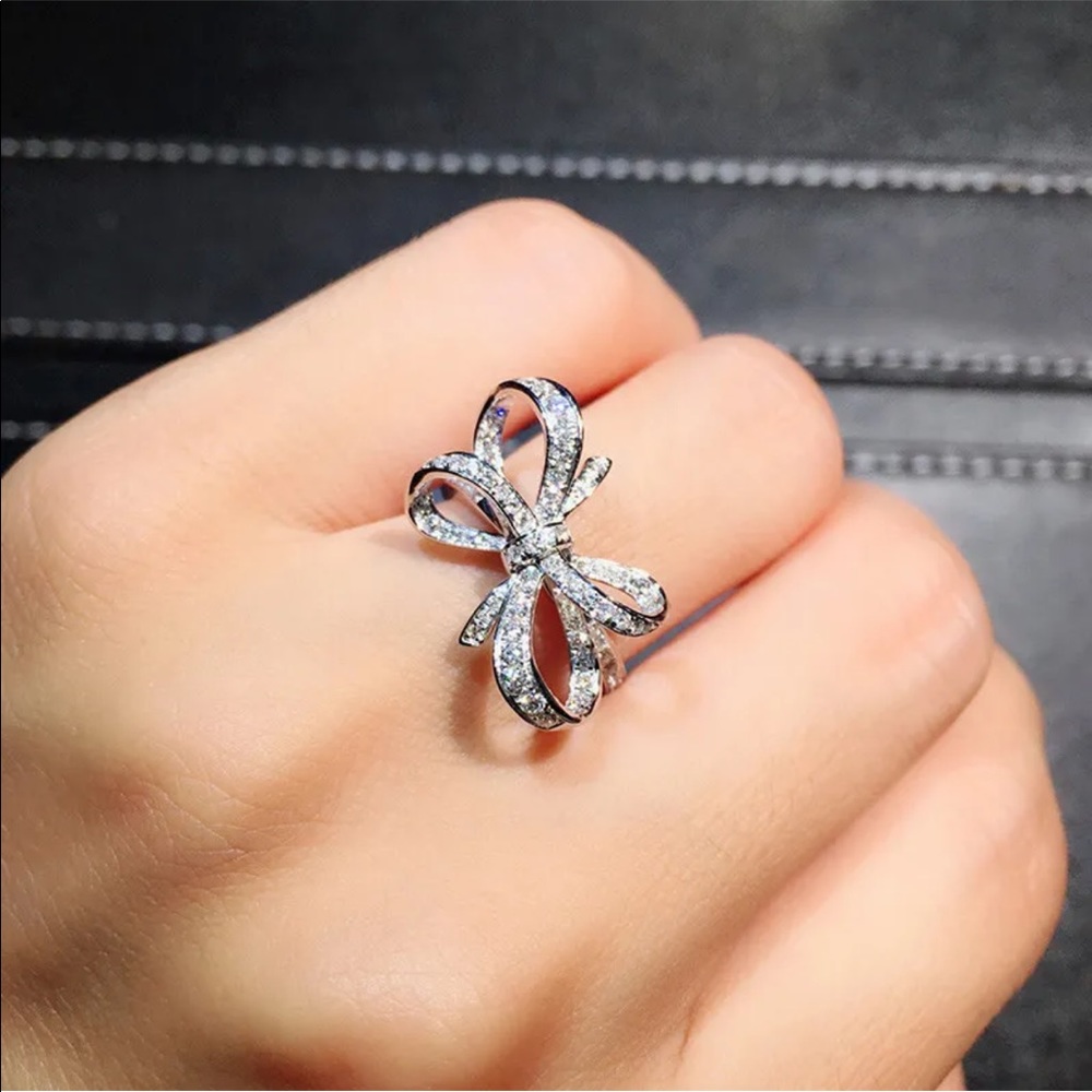 New Women’s 925 Silver Beautiful Diamond Flower Ring